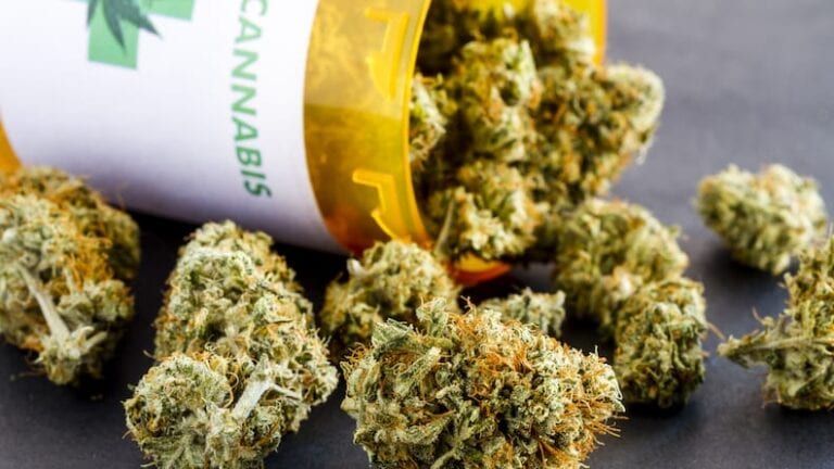Kannabinoidy.