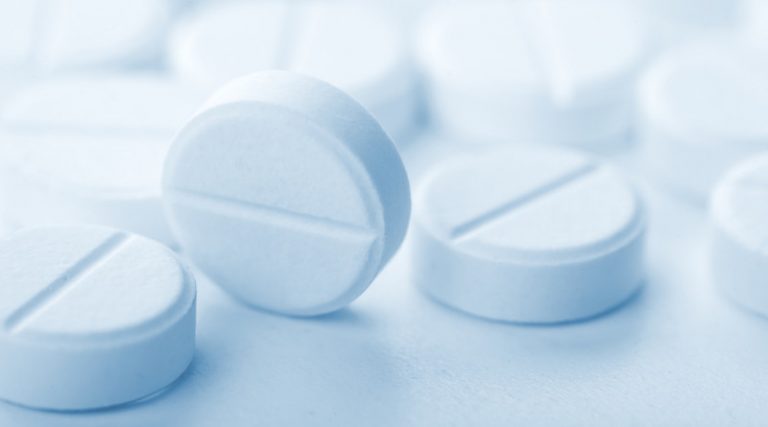 Czy występowanie zespołu Reye'a należy łączyć ze stosowaniem kwasu acetylosalicylowego.