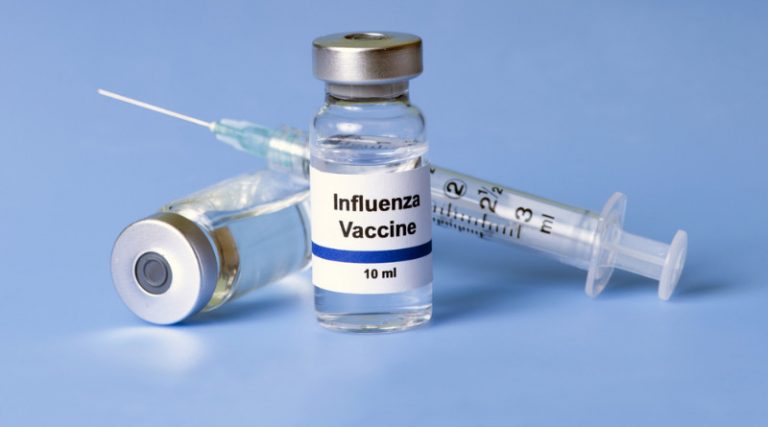 Szczepieniami przeciw grypie objęci są farmaceuci i technicy farmaceutyczni zatrudnieni w aptece ogólnodostępnej.