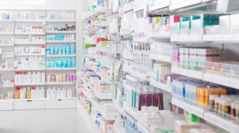 NIA: podmioty nieuprawnione do prowadzenia aptek ogólnodostępnych omijają obowiązujące ograniczenia.