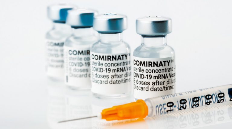 Dawka uzupełniająca i dawka przypominająca szczepionki przeciw COVID-19.