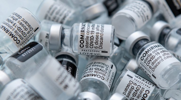 Szczepionka przeciw COVID-19.