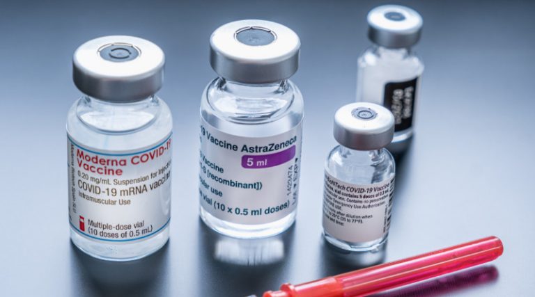 Szczepienia w aptece.