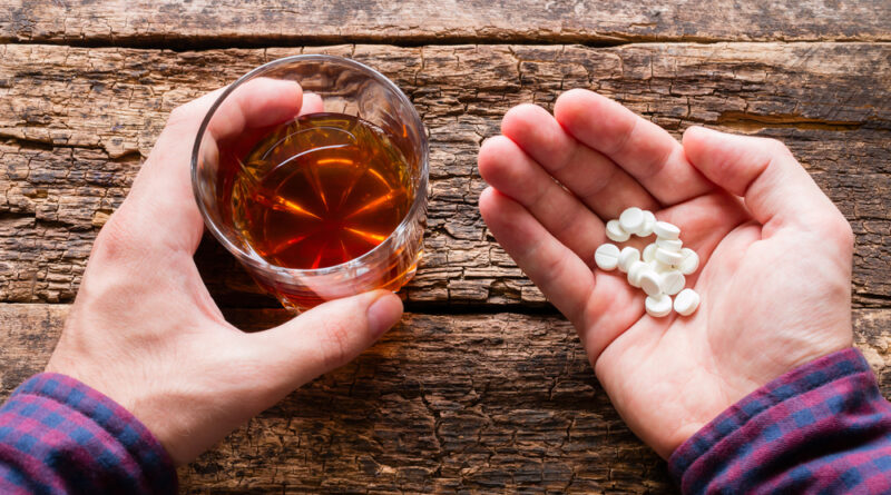 Których leków psychiatrycznych nie można łączyć z alkoholem i dlaczego? – Wyjaśniamy!