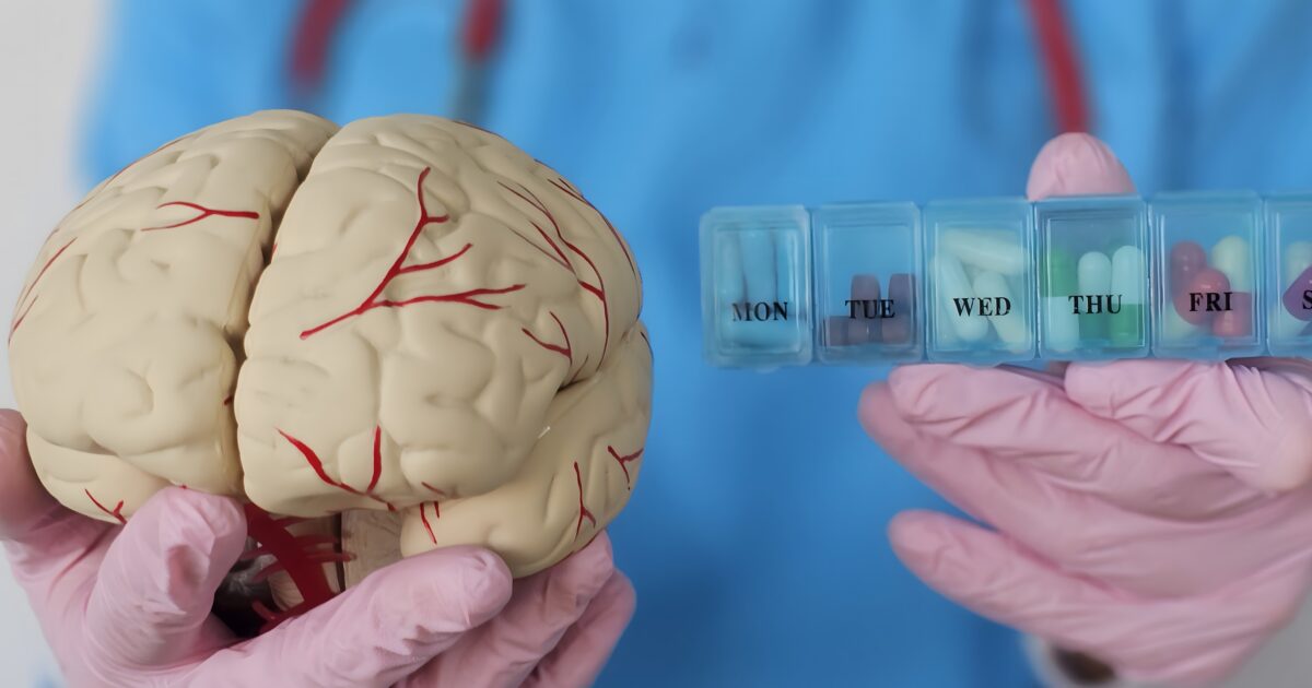 Juvmo (tawapadon). FDA dopuściła doustny lek na chorobę Parkinsona działający na receptory D1 i D5